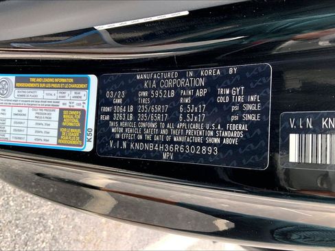 Used 2024 Kia Carnival LX FWD image 28