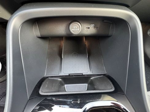 Used 2026 Volvo EX40 Plus w/ Climate Package image 17