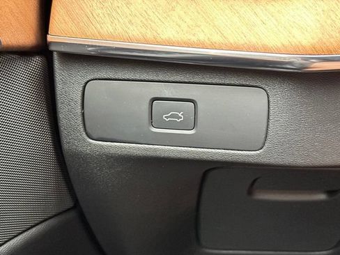 Certified 2023 Volvo XC90 B6 Plus w/ Protection Package Premier AWD/4WD image 32