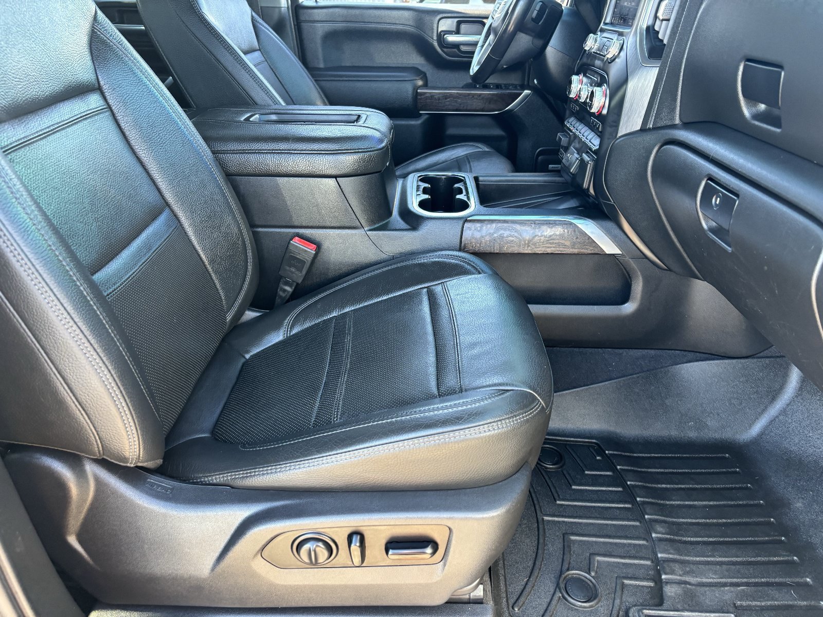 Used 2020 GMC Sierra 2500 Denali w/ Denali Ultimate Package AWD/4WD image 12