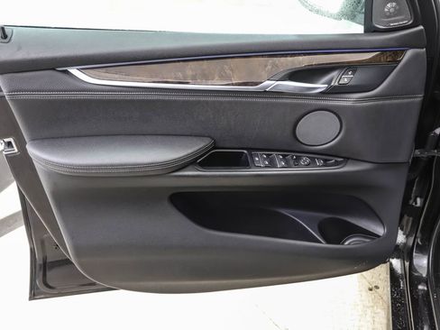 Used 2018 BMW X5 xDrive40e w/ M Sport Package image 9