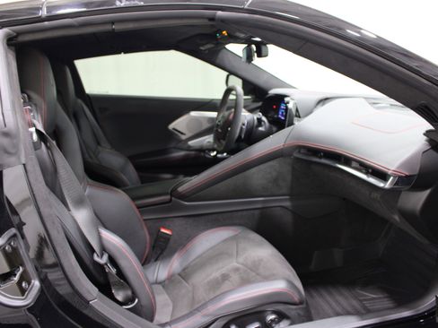 Used 2022 Chevrolet Corvette Stingray Premium Conv w/ Z51 Performance Package RWD image 24