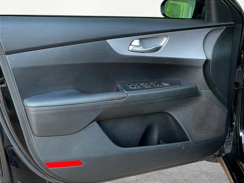Used 2023 Kia Forte LXS w/ LXS Technology Package FWD image 18