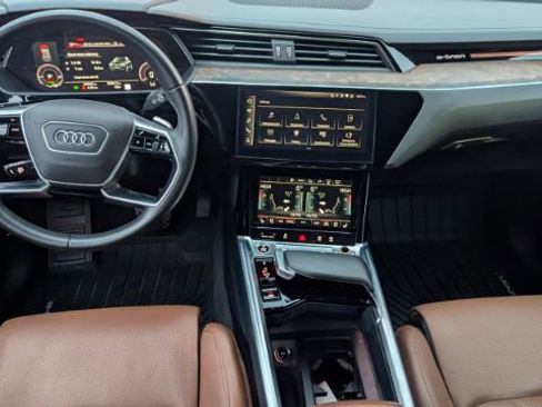 Used 2021 Audi e-tron Prestige image 23