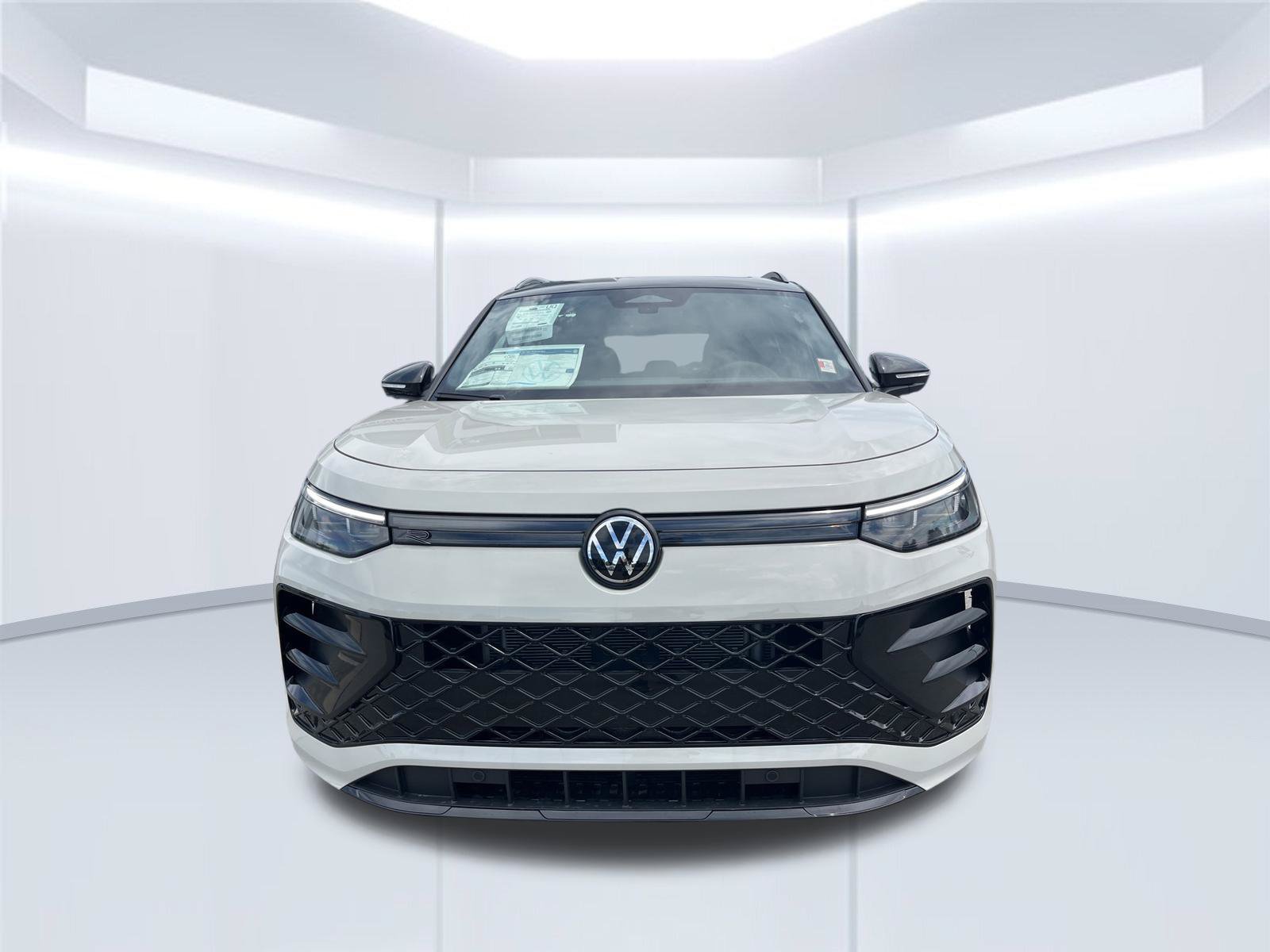 New 2026 Volkswagen Tiguan SE R-Line AWD/4WD image 2