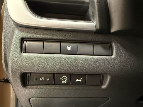 Used 2024 Nissan Rogue SV image 13