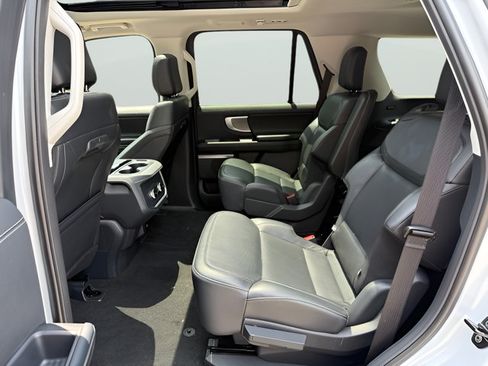 Used 2025 Ford Expedition Platinum AWD/4WD image 27