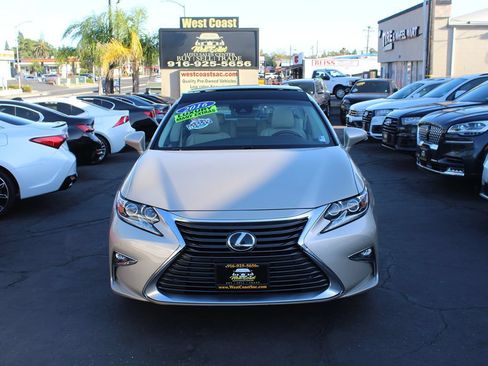 Used 2016 Lexus ES 350 w/ Luxury Package w/Wood Trim FWD image 3