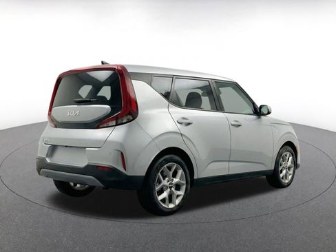 Used 2025 Kia Soul LX w/ LX Technology Package FWD image 9