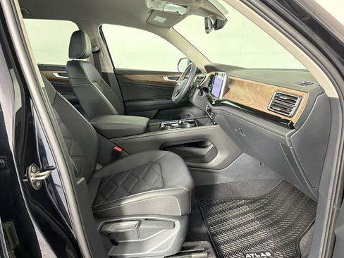 Used 2026 Volkswagen Atlas SE w/ Black Wheel Package FWD image 24