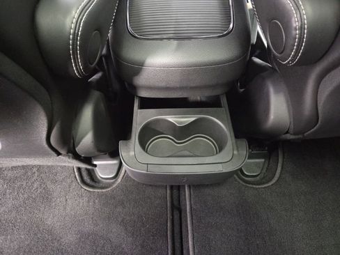 Used 2025 Chrysler Pacifica Limited FWD image 35