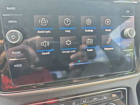 Used 2022 Volkswagen Atlas Cross Sport SE w/ Black Wheel Package image 24