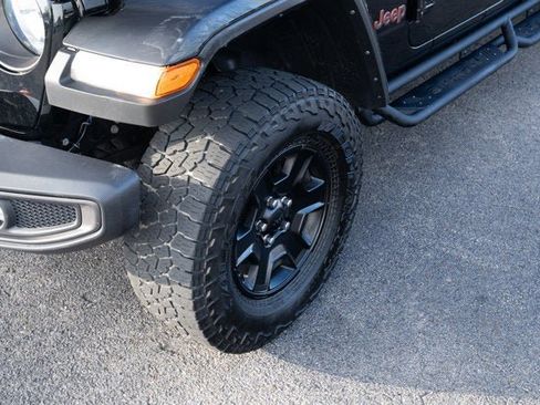 Used 2023 Jeep Gladiator Mojave w/ Cold Weather Group image 9