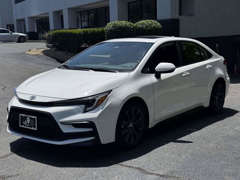 Used 2025 Toyota Corolla SE w/ SE Premium Package FWD image 37