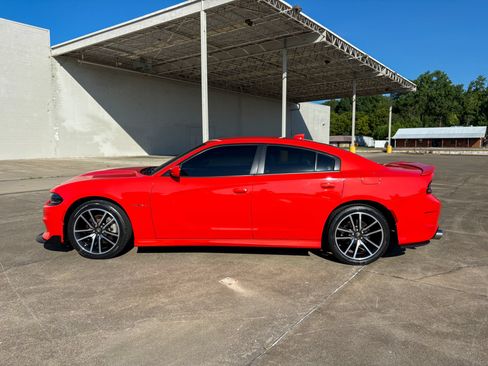 Used 2022 Dodge Charger R/T w/ Plus Group RWD image 7