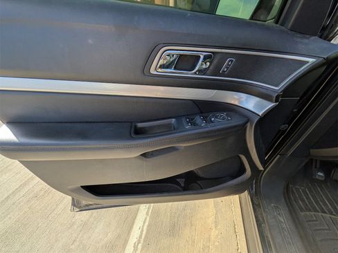Used 2017 Ford Explorer XLT w/ Equipment Group 202A image 17