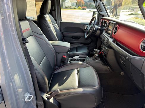 Used 2021 Jeep Wrangler Unlimited Rubicon w/ Uconnect 4C Nav & Sound Group AWD/4WD image 16