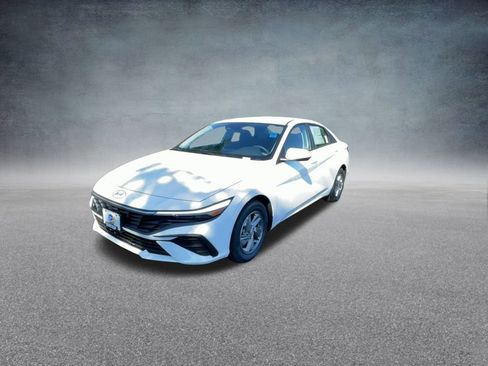 Certified 2025 Hyundai Elantra SE image 8