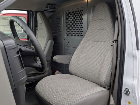 New 2025 GMC Savana 2500 w/ Chrome Appearance Package RWD image 12