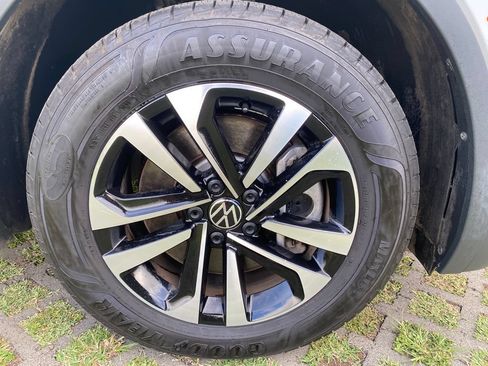 Used 2022 Volkswagen Tiguan S FWD image 9