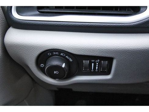 Used 2023 Chrysler Pacifica Touring-L FWD image 20