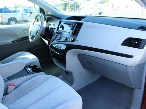 Used 2011 Toyota Sienna LE FWD image 16