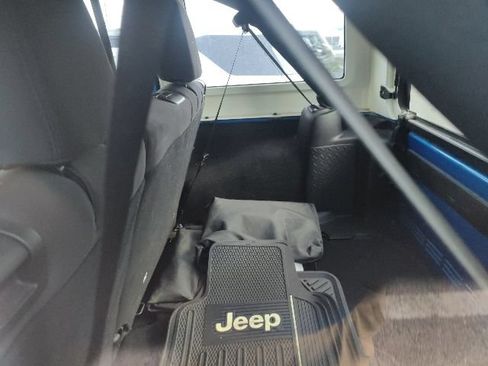 Used 2015 Jeep Wrangler Unlimited Sport w/ Quick Order Package 24S AWD/4WD image 19