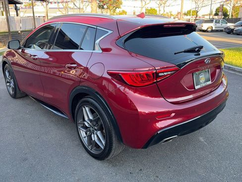 Used 2017 INFINITI QX30 Premium w/ Navigation Package image 5