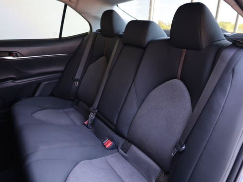 Used 2018 Toyota Camry LE FWD image 20
