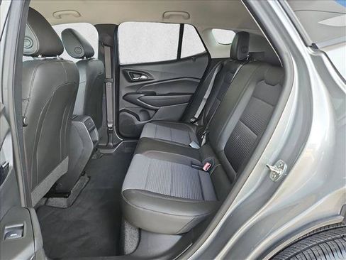 Used 2025 Chevrolet Trax LT FWD image 18