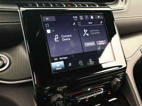 Used 2024 Jeep Grand Cherokee L Laredo image 13