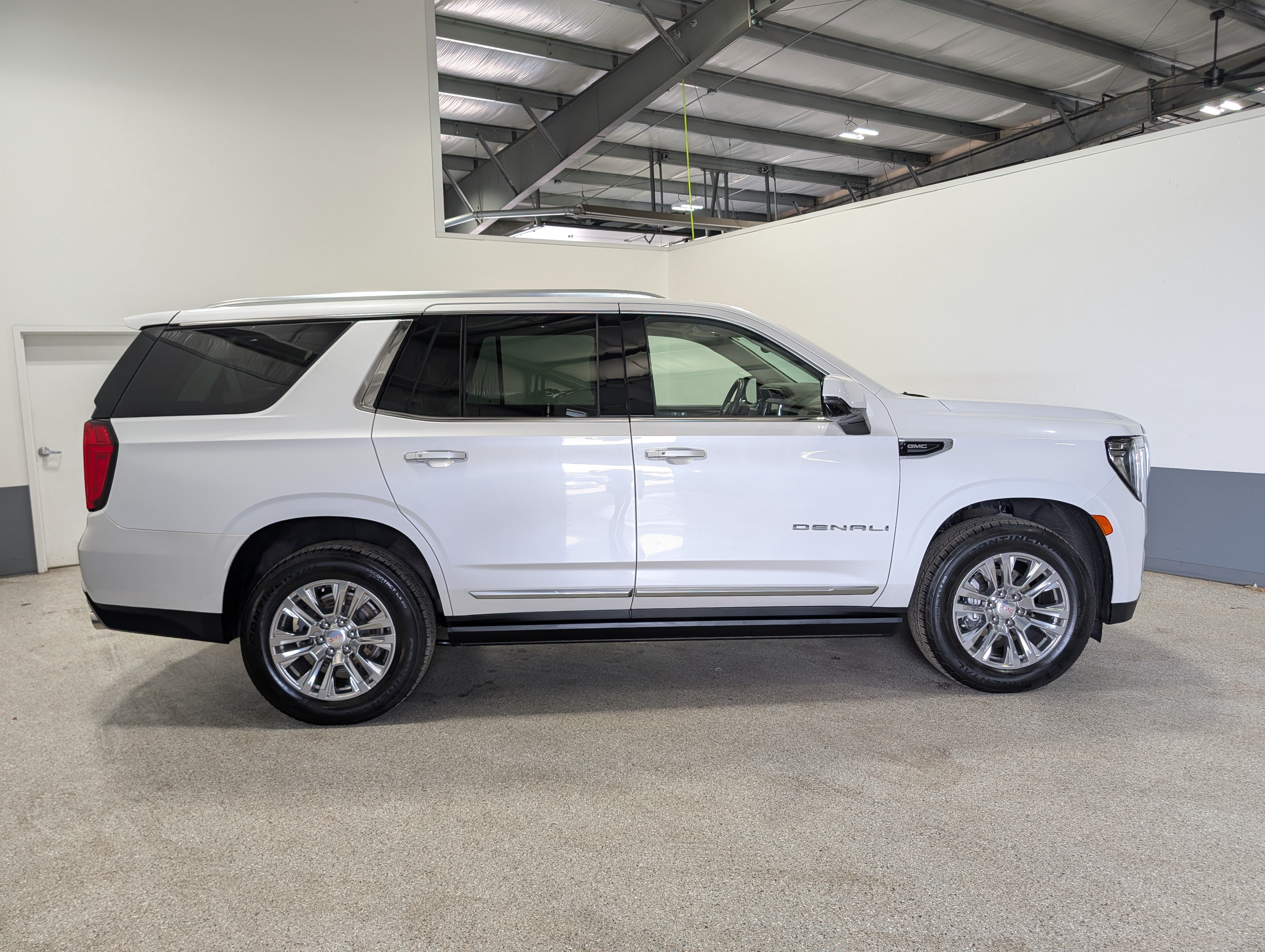 Used 2022 GMC Yukon Denali AWD/4WD image 2