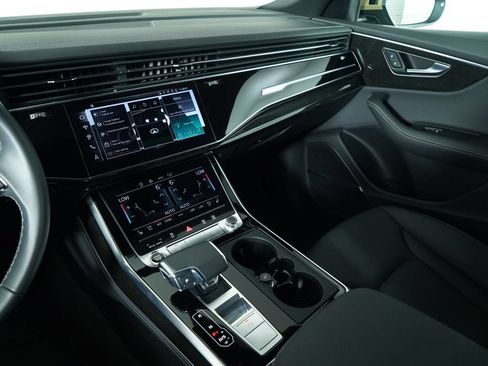 Certified 2025 Audi Q8 Premium Plus w/ Premium Plus Package AWD/4WD image 35