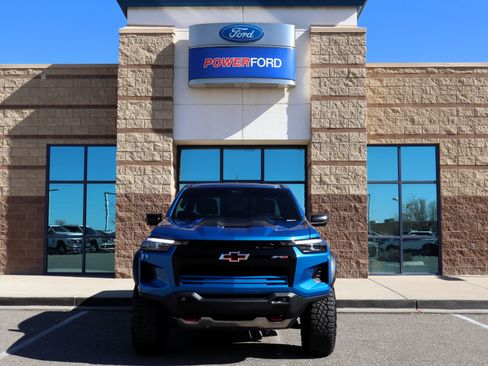 Used 2023 Chevrolet Colorado ZR2 w/ ZR2 Convenience Package III image 3