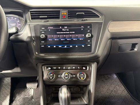 Used 2021 Volkswagen Tiguan SEL AWD/4WD image 15