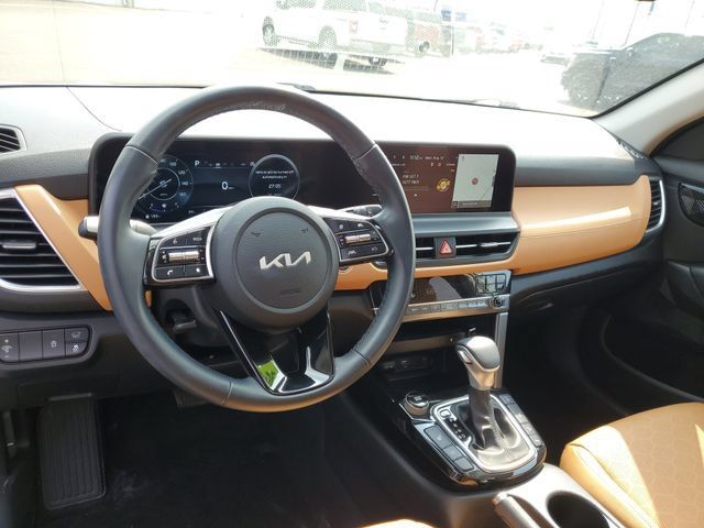 Used 2025 Kia Seltos EX w/ EX Sunroof Package AWD/4WD image 15