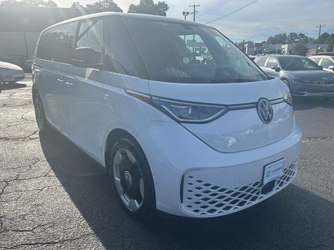 Used 2025 Volkswagen ID. Buzz Pro S image 4