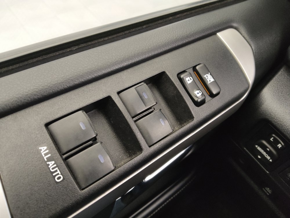 Used 2017 Toyota 4Runner SR5 AWD/4WD image 27