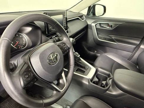 Used 2019 Toyota RAV4 XLE Premium image 16