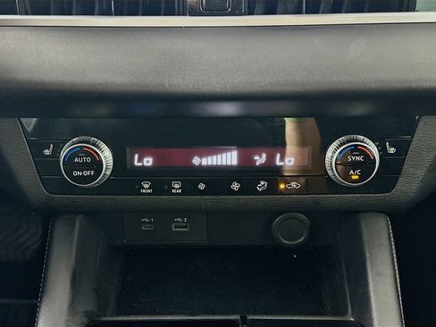 Used 2023 Mitsubishi Outlander SE image 24