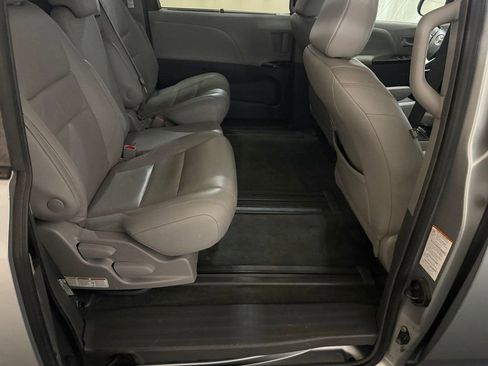 Used 2019 Toyota Sienna XLE w/ XLE Navigation Package image 26