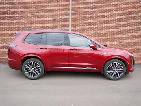 Certified 2023 Cadillac XT6 Sport w/ LPO, Floor Liner Package AWD/4WD image 26
