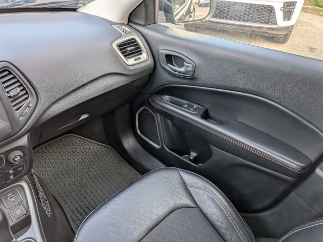 Used 2019 Jeep Compass Latitude w/ Cold Weather Group AWD/4WD image 16