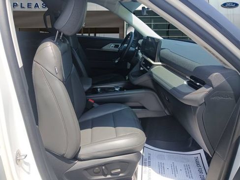 Certified 2025 Ford Explorer Active w/ Active Comfort Package RWD image 15