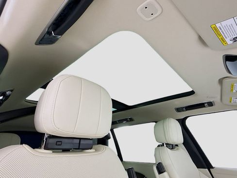 New 2026 Land Rover Range Rover Long Wheelbase SE AWD/4WD image 18