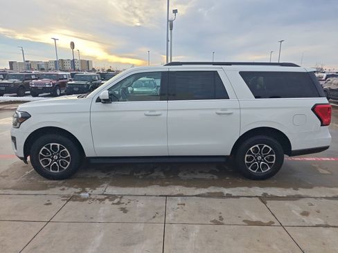 Used 2024 Ford Expedition Max XLT image 2