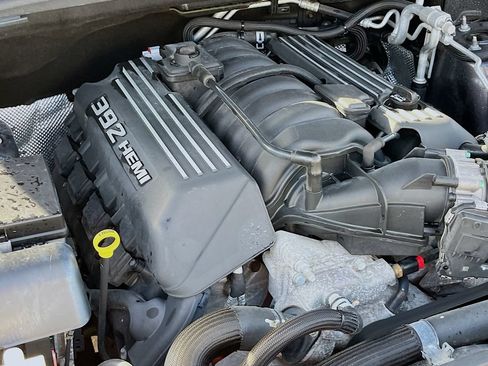 Used 2018 Dodge Durango SRT w/ Technology Group AWD/4WD image 33