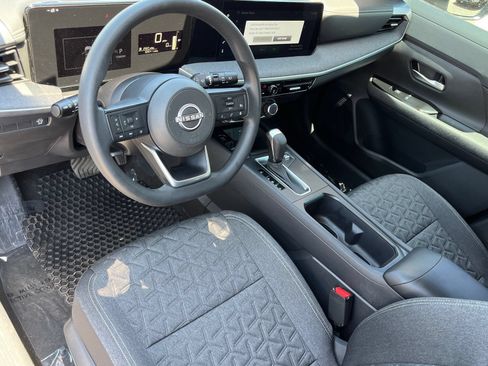 Used 2025 Nissan Kicks SV FWD image 16