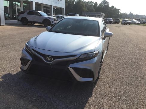 Used 2023 Toyota Camry SE FWD image 5