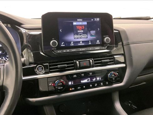 Certified 2024 Nissan Pathfinder SV image 4